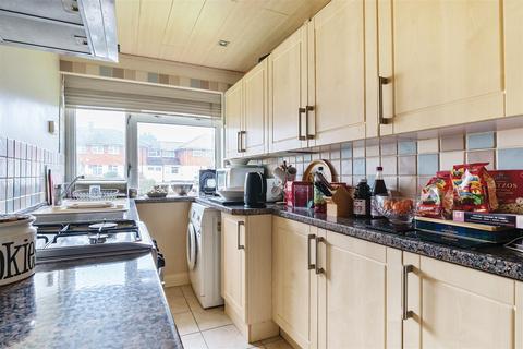 182 Park Avenue, Bushey, WD23 2BD