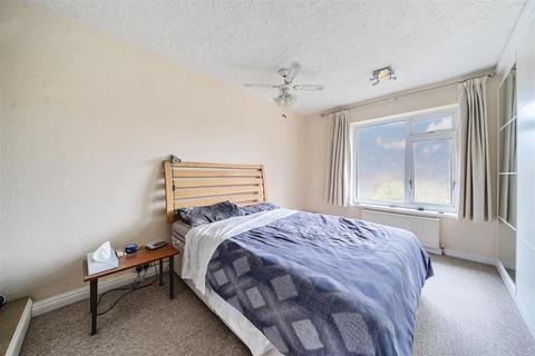 182 Park Avenue, Bushey, WD23 2BD
