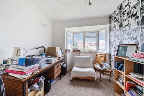 182 Park Avenue, Bushey, WD23 2BD