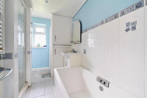 182 Park Avenue, Bushey, WD23 2BD