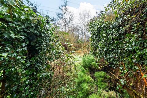 182 Park Avenue, Bushey, WD23 2BD