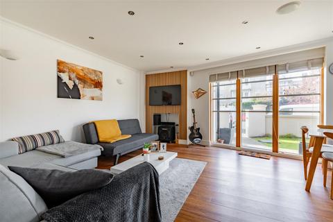 2 bedroom apartment for sale, Vallance Gardens, Hove