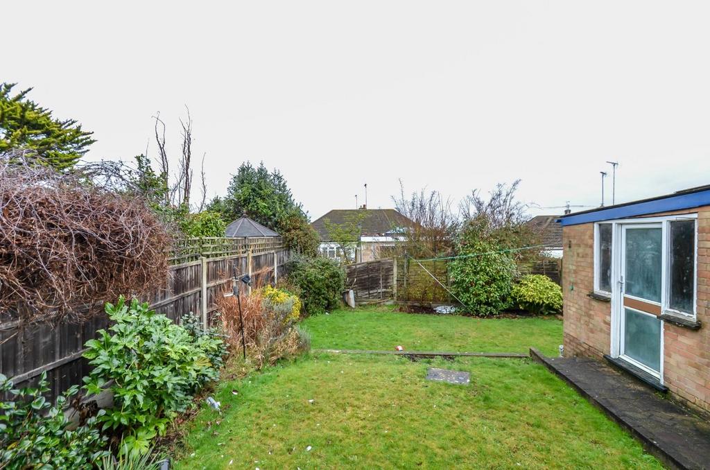 Woodside, LeighOnSea SS9 3 bed semidetached bungalow for sale £410,000
