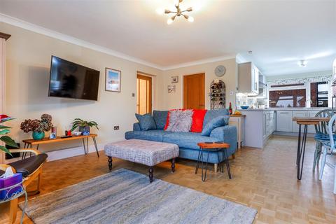 4 Forge Steading, Banstead, SM7 2DT