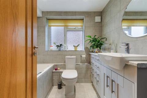 4 Forge Steading, Banstead, SM7 2DT