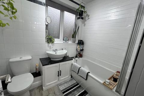 25 Barnett Drive, Salford, M3 6WH