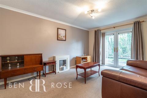 2 bedroom flat for sale, Rookery Close, Chorley