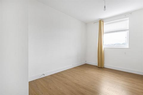 3, Valerie Court Bath Road, Reading, RG1 6HP