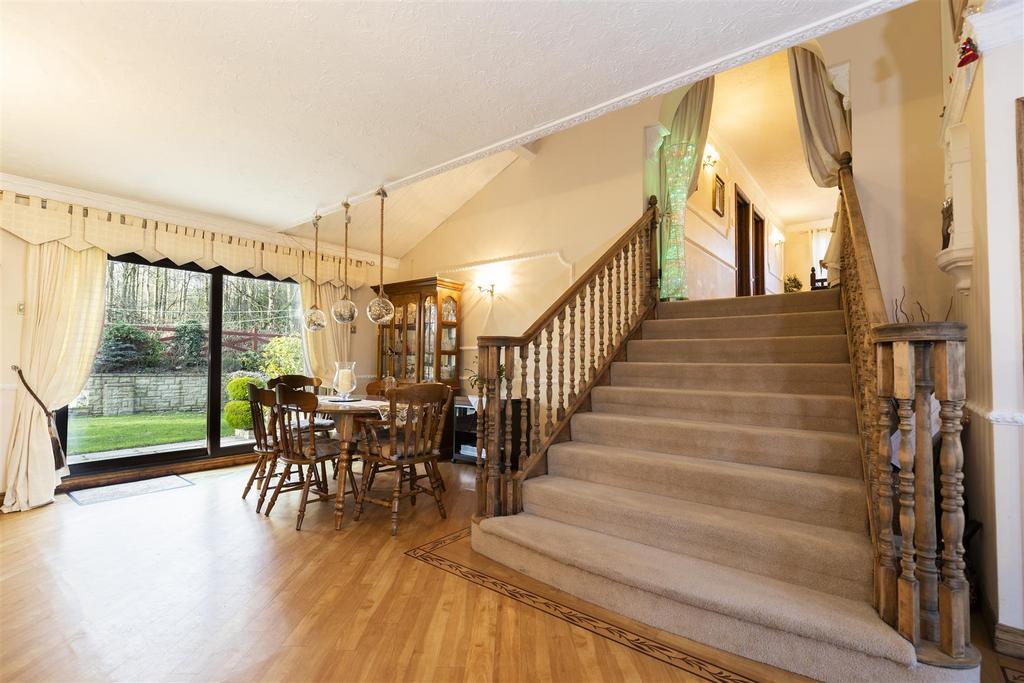 Entrance Hallway/Open Plan Dining Area