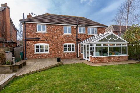 8 Hustlings Drive, Eastchurch, Sheerness, ME12 4JX