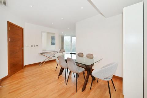 2 bedroom flat for sale, Lanson Building, Chelsesa Bridge Wharf, Queenstown Road, London SW11