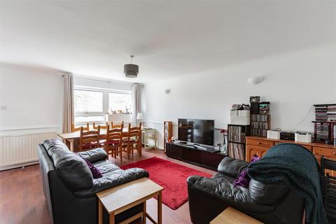 34 Caling Croft, New Ash Green, Longfield, DA3 8PX