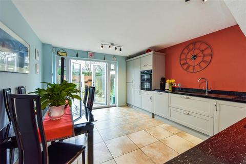 3 bedroom townhouse for sale, Carne Place, Port Solent,