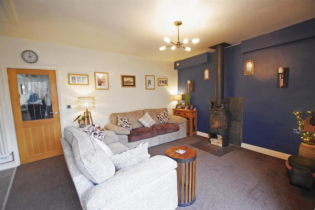 Saddleworth Road, Greetland, Halifax 3 bed semidetached bungalow for