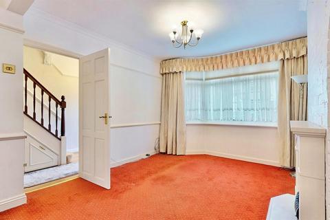 26 Gresham Drive, Romford, RM6 4TS