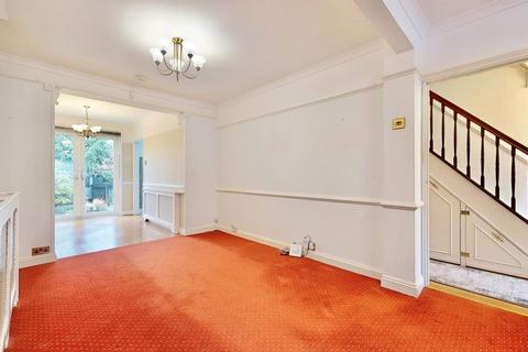 26 Gresham Drive, Romford, RM6 4TS