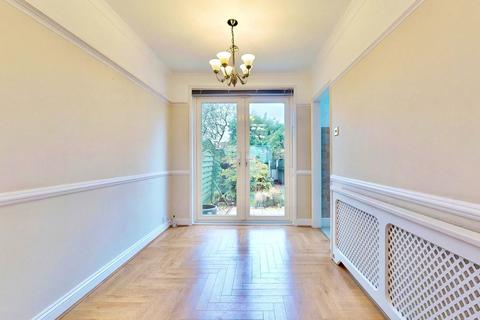 26 Gresham Drive, Romford, RM6 4TS
