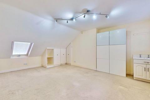 26 Gresham Drive, Romford, RM6 4TS