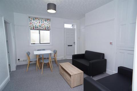 4 bedroom flat to rent, Toyne Street, Crookes, Sheffield, S10