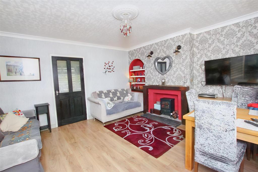 Millands Road, Thankerton, Biggar 3 bed terraced house £92,500