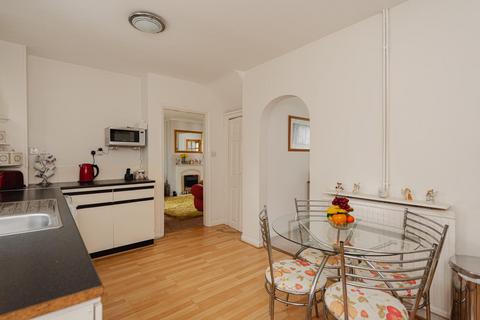 12 Castle Road, Epsom, KT18 7NZ