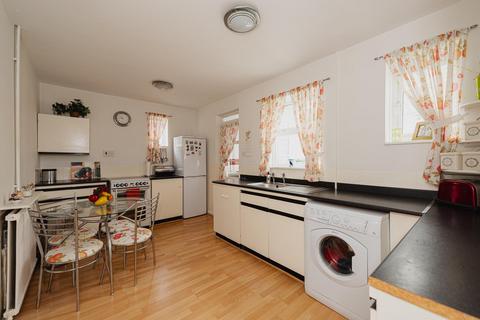 12 Castle Road, Epsom, KT18 7NZ