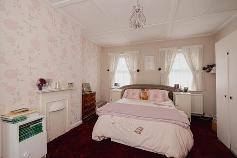 12 Castle Road, Epsom, KT18 7NZ