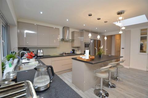 5 bedroom terraced house for sale, Grangeway Gardens, Redbridge