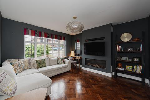 8 Pine Hill, Epsom, KT18 7BG