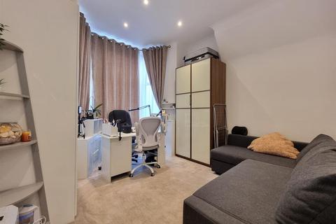 1 bedroom flat for sale, Elgin Road, Ilford