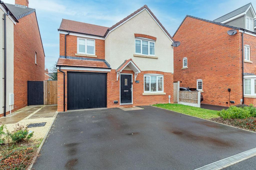 Longlands Avenue, Stourbridge, DY8 3TU 4 bed detached house £450,000