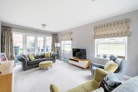 26 Esingdon Drive, Thame, OX9 3DS