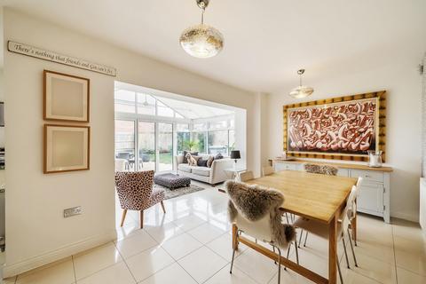 26 Esingdon Drive, Thame, OX9 3DS