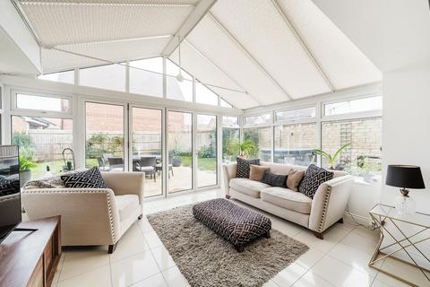 26 Esingdon Drive, Thame, OX9 3DS