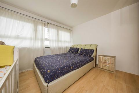 1 bedroom flat for sale, Summerwood Road, Isleworth