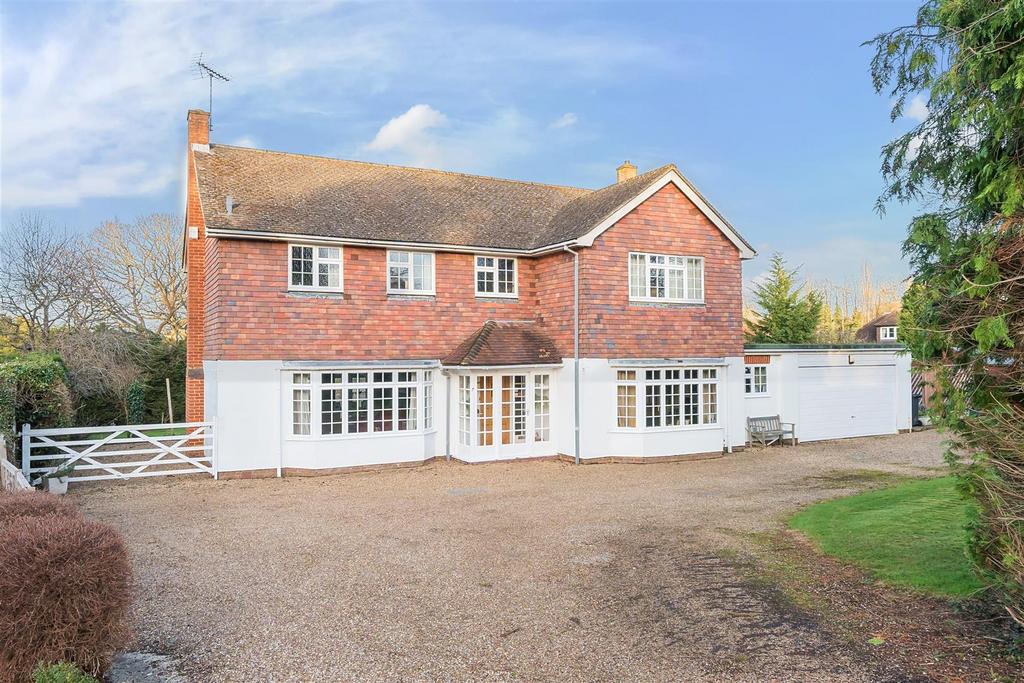 Holmwood Close, East Horsley 4 bed detached house for sale £1,395,000