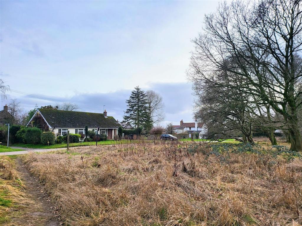 SUPERB CHAIN FREE BUNGALOW Patmore Heath, Albury, Herts 2 bed
