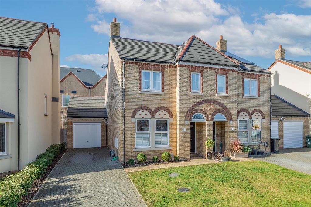 Beatrice Place, Fairfield, Herts, SG5... 3 bed semidetached house for