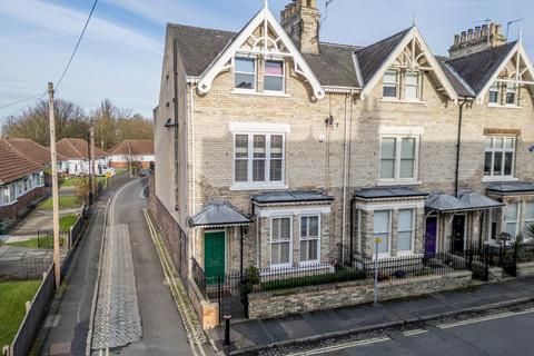 5 bedroom end of terrace house for sale - Feversham Crescent, Off Wigginton Road, York