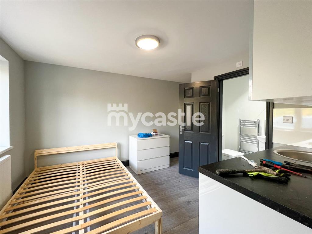 Keel Drive, Slough 1 bed in a house share £895 pcm (£207 pw)
