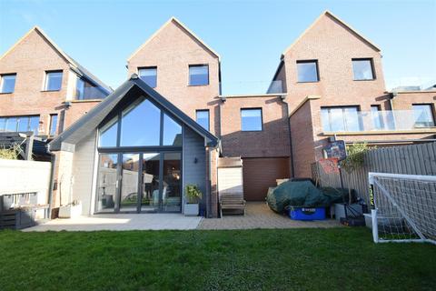 4 bedroom house for sale, 22 Lady Herbert Way, Shrewsbury, SY3 9DY
