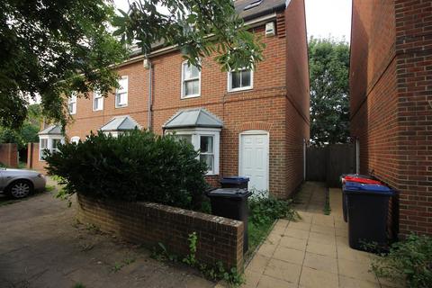 4 bedroom semi-detached house to rent, Elgar Bretts Court, Canterbury