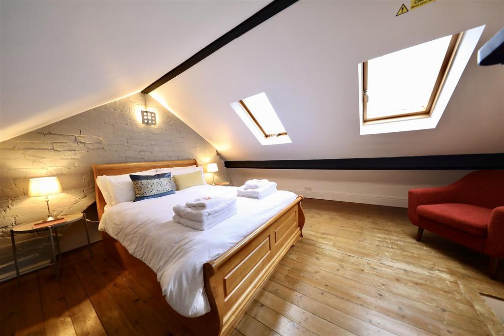 Highgate, Beverley 3 bed terraced house for sale £300,000