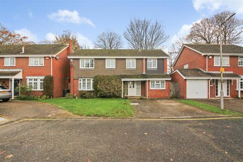 4 bedroom detached house to rent, Wells Avenue, Canterbury