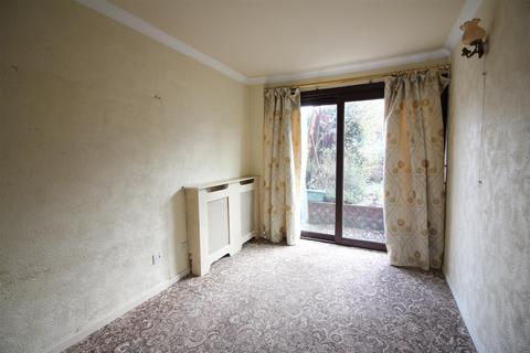 3 bedroom townhouse for sale, Sandbed Court, Leeds LS15