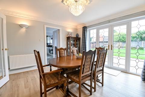 2 Willow Close, Lichfield, WS13 8RW