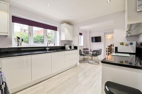 2 Willow Close, Lichfield, WS13 8RW