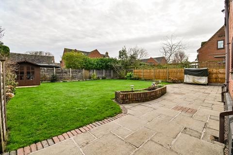 2 Willow Close, Lichfield, WS13 8RW