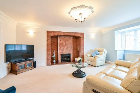 2 Willow Close, Lichfield, WS13 8RW