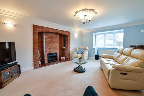 2 Willow Close, Lichfield, WS13 8RW